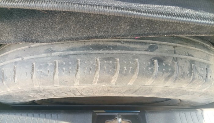 2019 Maruti Swift VXI, CNG, Manual, 72,325 km, tyre