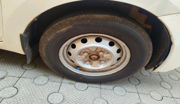 2012 Hyundai Eon ERA +, Petrol, Manual, 1,43,584 km, tyre