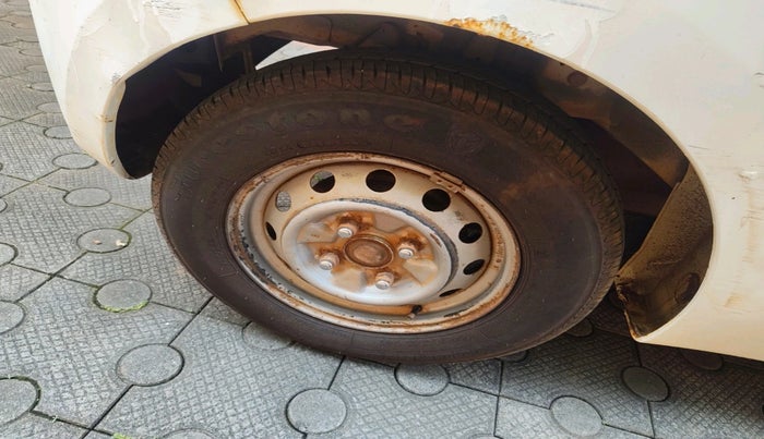 2012 Hyundai Eon ERA +, Petrol, Manual, 1,43,584 km, tyre