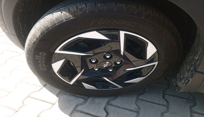 2025 KIA SONET HTK (O) 1.2 Petrol MT, Petrol, Manual, 4,842 km, tyre