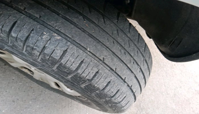 2015 Renault Duster RXL PETROL, Petrol, Manual, 51,763 km, tyre