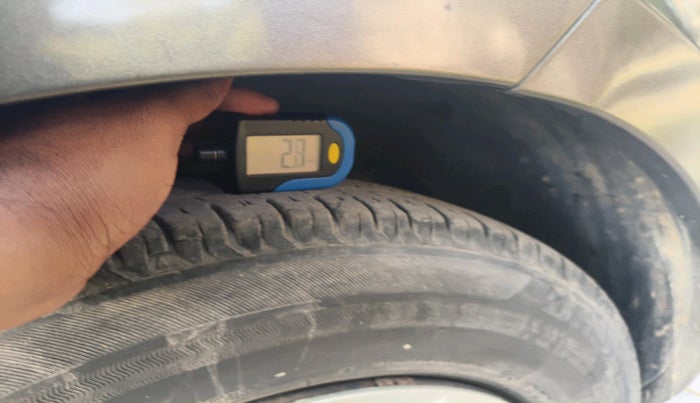 2020 Maruti Swift VXI, CNG, Manual, 54,291 km, tyre