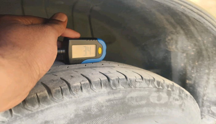 2020 Maruti Swift VXI, CNG, Manual, 54,291 km, tyre