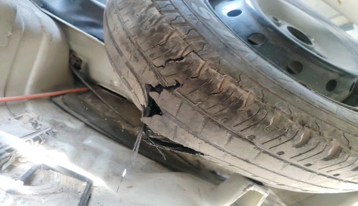 2012 Maruti Alto 800 LXI CNG, CNG, Manual, 1,40,271 km, tyre