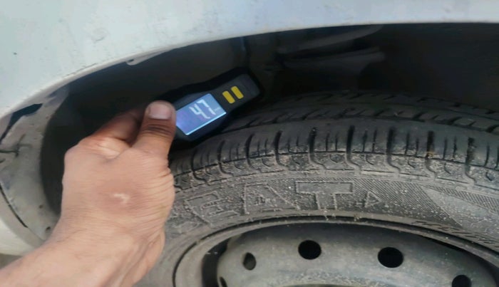 2012 Maruti Alto 800 LXI CNG, CNG, Manual, 1,40,271 km, tyre