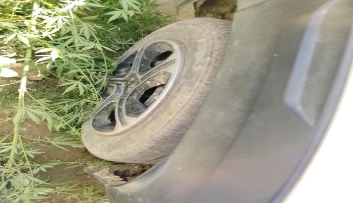 2021 Nissan MAGNITE XL, CNG, Manual, 32,631 km, tyre