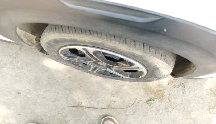 2021 Nissan MAGNITE XL, CNG, Manual, 32,631 km, tyre