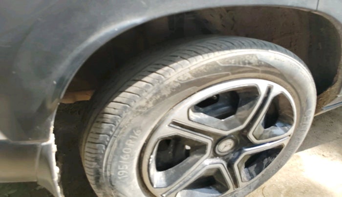 2021 Nissan MAGNITE XL, CNG, Manual, 32,631 km, tyre