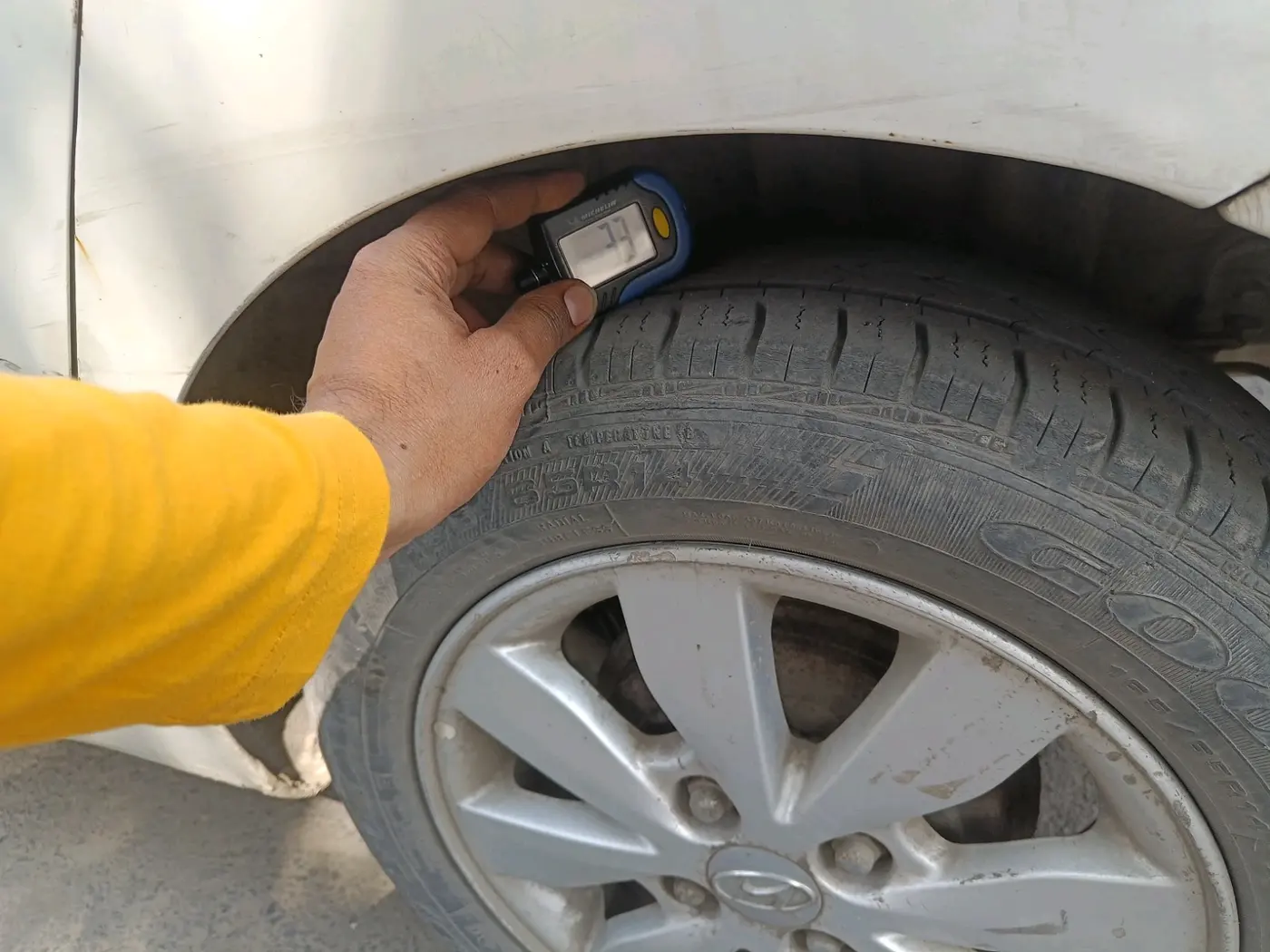 2014 Hyundai Xcent S 1.2, Petrol, Manual, 1,09,169 km, tyre