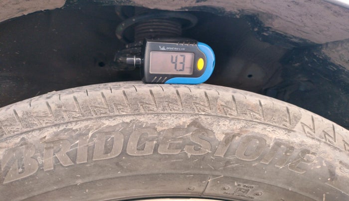 2016 Maruti Swift VXI, Petrol, Manual, 57,529 km, tyre