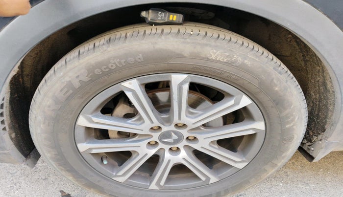 2022 Mahindra XUV700 AX 7 LUXURY D AT 7 STR, Diesel, Automatic, 91,252 km, tyre