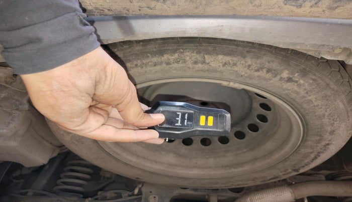 2022 Mahindra XUV700 AX 7 LUXURY D AT 7 STR, Diesel, Automatic, 91,252 km, tyre