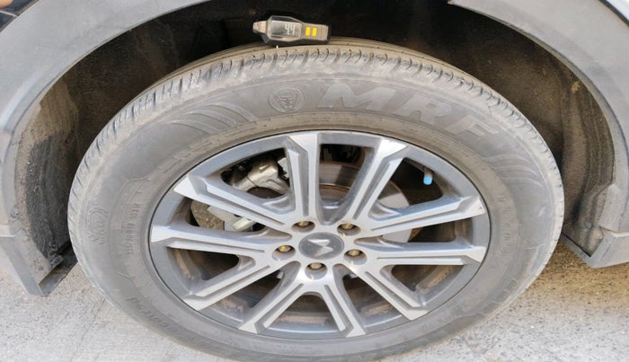 2022 Mahindra XUV700 AX 7 LUXURY D AT 7 STR, Diesel, Automatic, 91,252 km, tyre