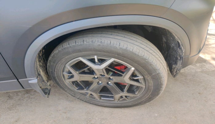 2025 Tata Harrier FEARLESS PLUS DARK EDITION AT, Diesel, Automatic, 16,340 km, tyre