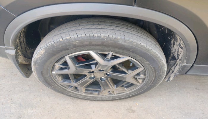 2025 Tata Harrier FEARLESS PLUS DARK EDITION AT, Diesel, Automatic, 16,340 km, tyre