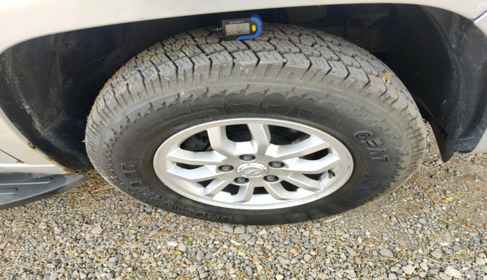 2017 Mahindra TUV300 T8, Diesel, Manual, 53,582 km, tyre