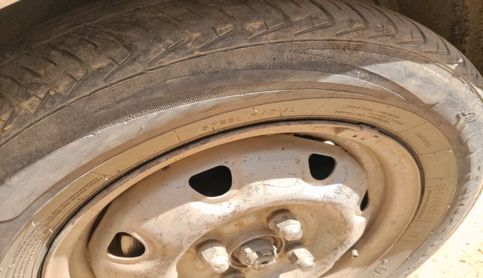 2013 Hyundai Santro Xing GL PLUS, CNG, Manual, 1,56,653 km, tyre