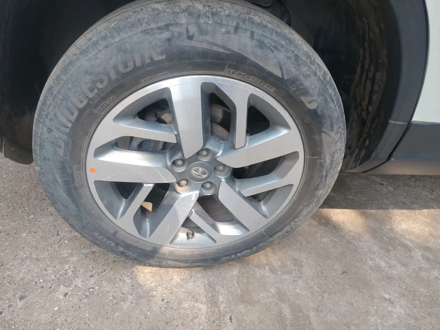 2021 Tata Safari XZA PLUS 6S, Diesel, Automatic, 82,858 km, tyre