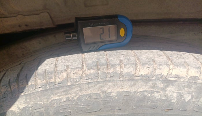 2016 Toyota Innova 2.5 GX 7 STR, Diesel, Manual, 1,36,340 km, tyre