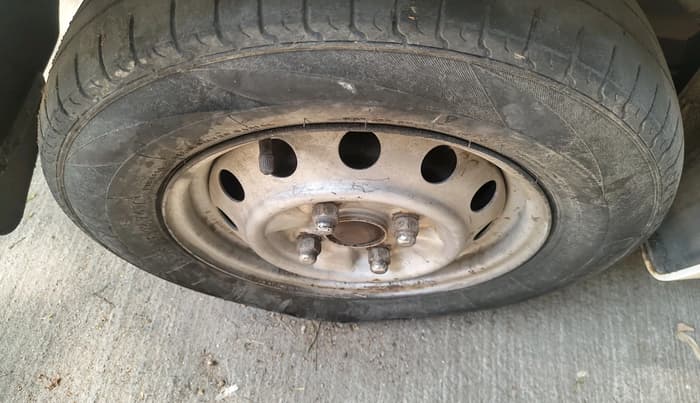 2013 Hyundai Eon D-LITE+, Petrol, Manual, 94,511 km, tyre