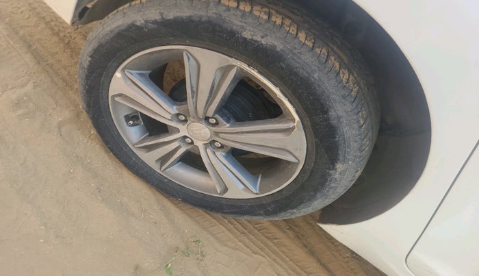 2019 Hyundai Verna 1.6 VTVT SX, Petrol, Manual, 1,00,211 km, tyre