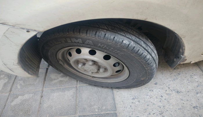 2015 Hyundai Eon ERA +, Petrol, Manual, 1,83,633 km, tyre