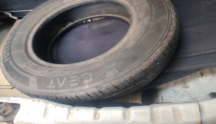 2015 Hyundai Eon ERA +, Petrol, Manual, 1,83,633 km, tyre