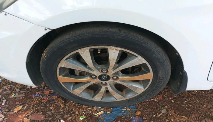 2014 Hyundai Verna FLUIDIC 1.6 CRDI SX, Diesel, Manual, 1,82,590 km, tyre