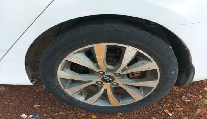 2014 Hyundai Verna FLUIDIC 1.6 CRDI SX, Diesel, Manual, 1,82,590 km, tyre