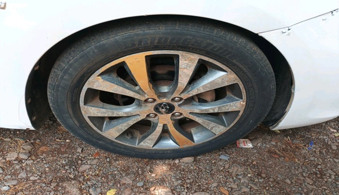 2014 Hyundai Verna FLUIDIC 1.6 CRDI SX, Diesel, Manual, 1,82,590 km, tyre