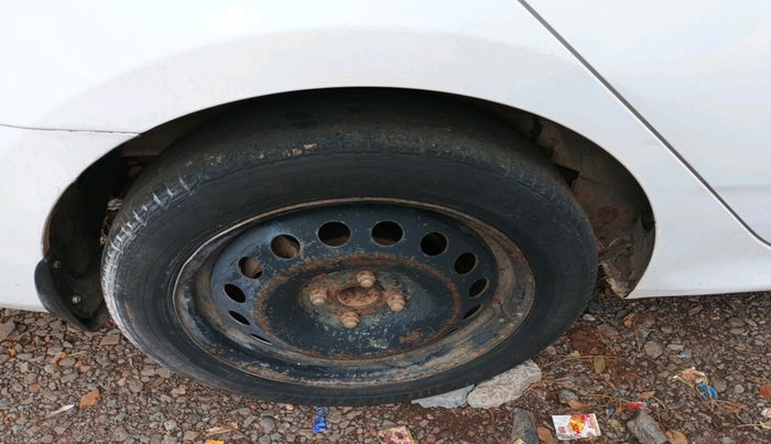 2014 Hyundai Verna FLUIDIC 1.6 CRDI SX, Diesel, Manual, 1,82,590 km, tyre