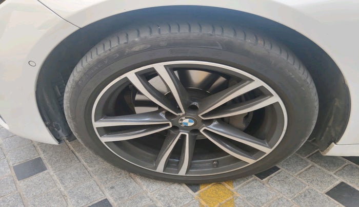 2021 BMW 7 Series 740Li M SPORT, Petrol, Automatic, 28,532 km, tyre