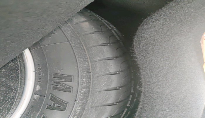 2021 BMW 7 Series 740Li M SPORT, Petrol, Automatic, 28,532 km, tyre