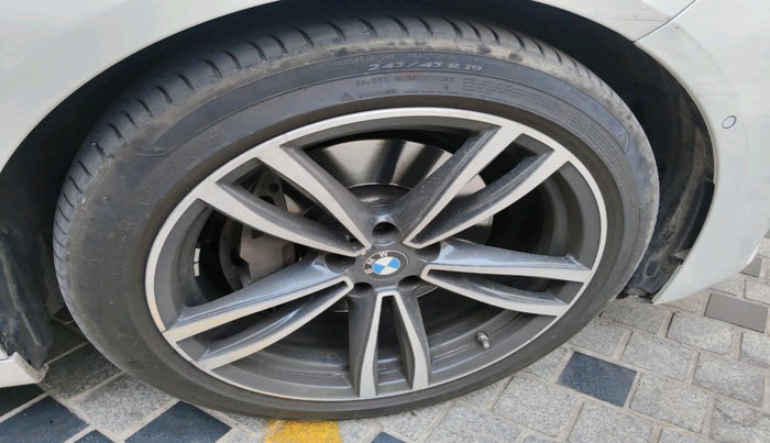 2021 BMW 7 Series 740Li M SPORT, Petrol, Automatic, 28,532 km, tyre