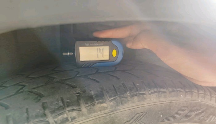 2019 Renault TRIBER RXT, CNG, Manual, 1,00,002 km, tyre