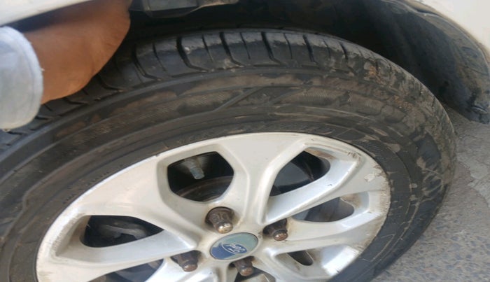 2015 Ford New Figo TITANIUM 1.5 PETROL AT, CNG, Automatic, 68,000 km, tyre