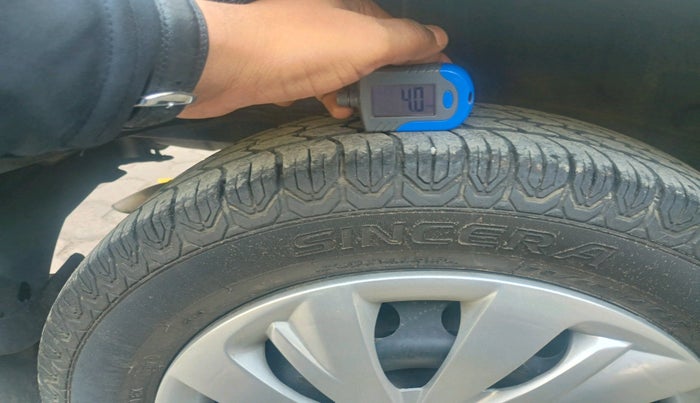 2013 Toyota Etios Liva G EXCLUSIVE, Petrol, Manual, 69,307 km, tyre