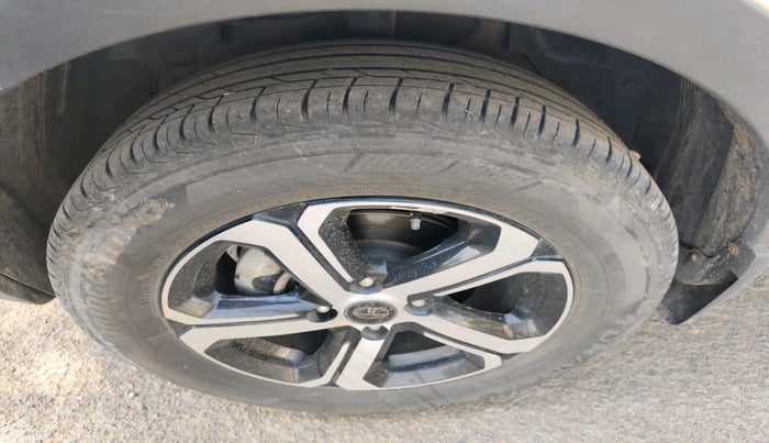 2023 Tata NEXON XZ Plus LUX, Petrol, Manual, 30,072 km, tyre