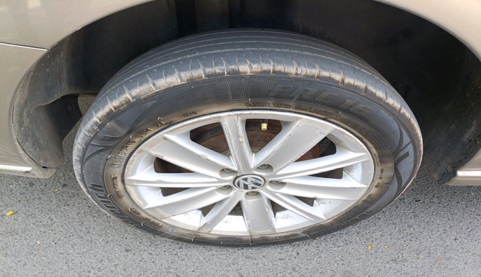 2016 Volkswagen Vento HIGHLINE 1.5 AT, Diesel, Automatic, 1,22,719 km, tyre