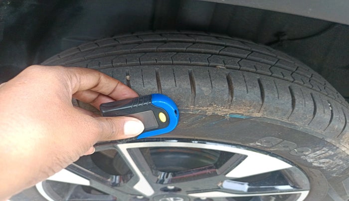 2023 Tata PUNCH CREATIVE  MT, Petrol, Manual, 15,907 km, tyre