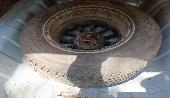 2003 Hyundai Accent GLS 1.6 ABS, Petrol, Manual, 59,033 km, tyre