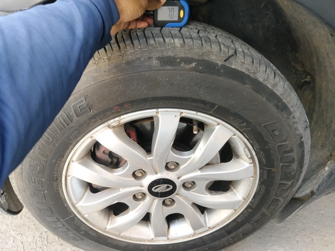 2019 Mahindra XUV500 W7 AT, Diesel, Automatic, 1,29,142 km, tyre