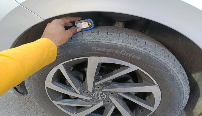 2022 Volkswagen VIRTUS TOPLINE TSI 1.0 AT, Petrol, Automatic, 69,187 km, tyre