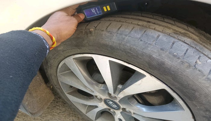 2014 Hyundai Verna FLUIDIC 1.6 VTVT SX AT, Petrol, Automatic, 91,378 km, tyre