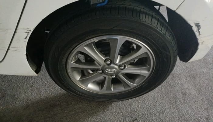 2014 Hyundai Grand i10 ASTA (O) 1.2 KAPPA VTVT, Petrol, Manual, 1,27,914 km, tyre