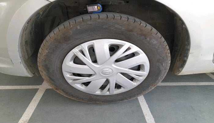 2015 Maruti Swift Dzire VXI, Petrol, Manual, 49,957 km, tyre