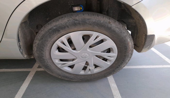 2015 Maruti Swift Dzire VXI, Petrol, Manual, 49,957 km, tyre