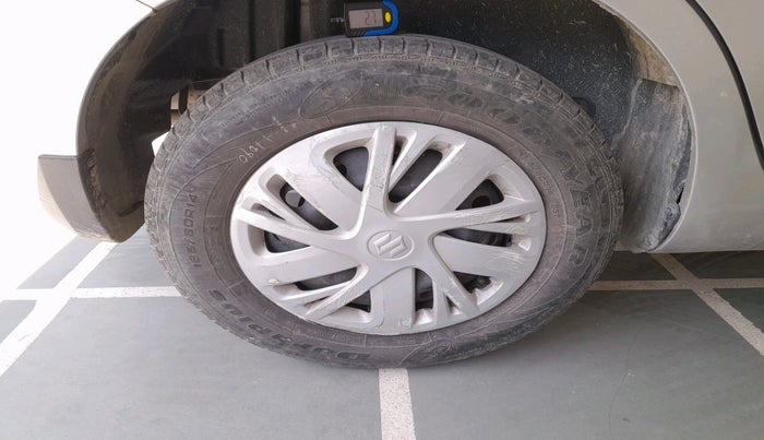 2015 Maruti Swift Dzire VXI, Petrol, Manual, 49,957 km, tyre