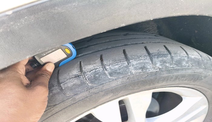 2014 Mercedes Benz GLA Class 200 CDI SPORT, Diesel, Automatic, 4,51,885 km, tyre