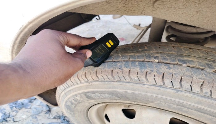 2018 Maruti Eeco 7 STR, Petrol, Manual, 99,474 km, tyre